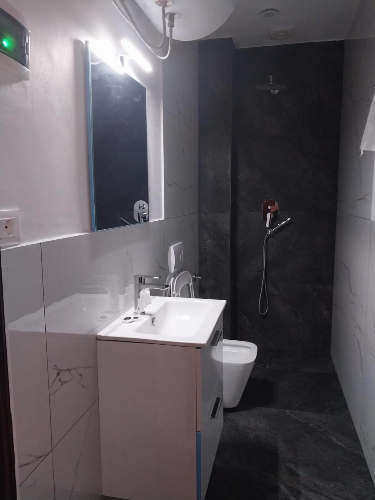 Hotel Luli City Center Durres Ngoại thất bức ảnh